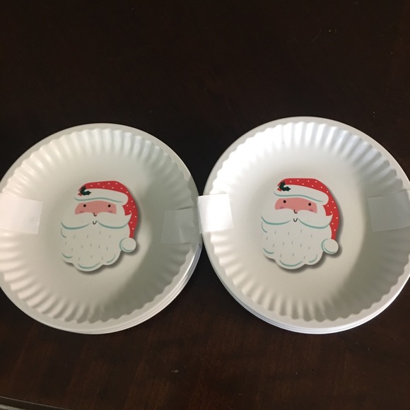 Eight 6” hard plastic plates NWT - Picture 2 of 3